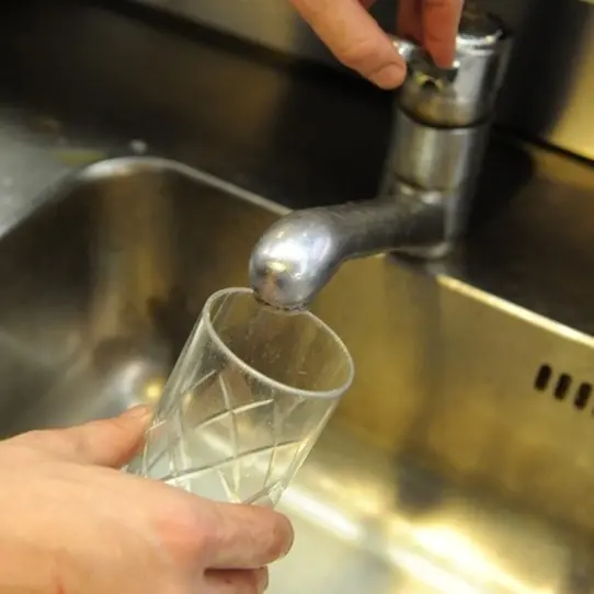 <p>Rubinetto a secco in centro città a Cosenza, la replica di <span style=\"color:hsl(0, 75%, 60%);\">Sorical</span>: «I nostri impianti funzionano regolarmente»</p>