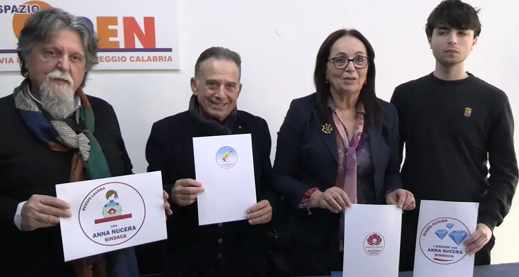 La mossa di Anna Nucera spariglia le carte, presenta 4 simboli di lista, dialoga con 5stelle, Versace e Polo civico e annuncia: «Pronta a farmi da parte»\n