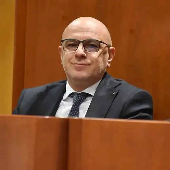 Cosenza, Francesco De Cicco e il countdown social verso le elezioni del 2027\n