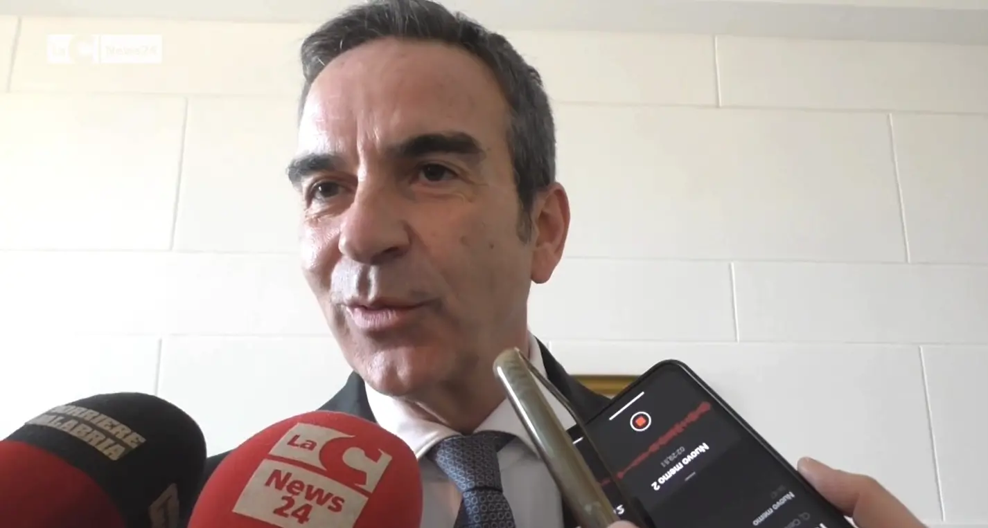 «Se gli Usa ci danno medici, li prendiamo»: uno stizzito Occhiuto rassicura sui cubani in Calabria ma valuta alternative\n