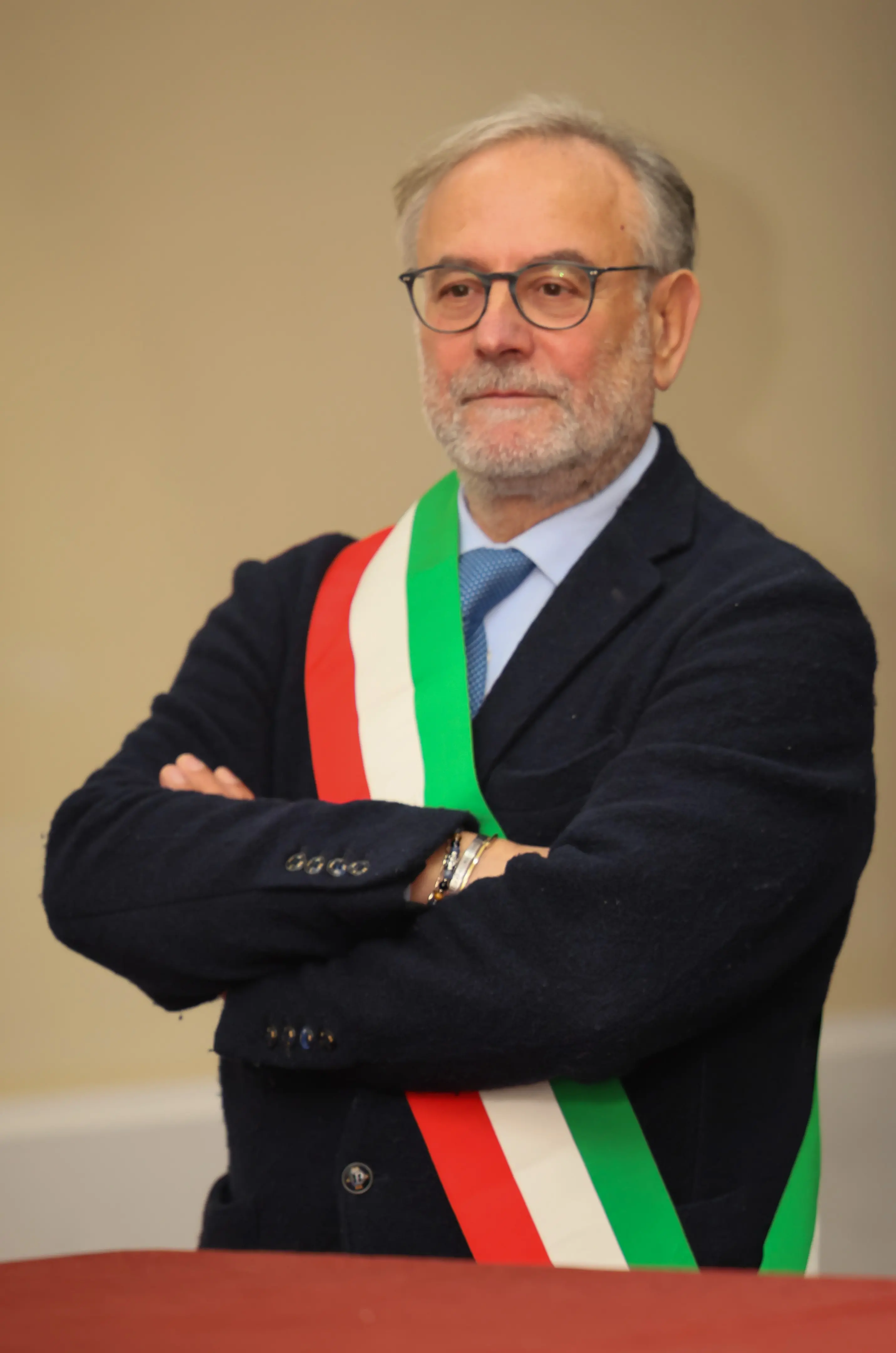 Porto di Saline, Verduci avverte: «Riaprire l’imboccatura senza difese costiere significa esporre Lazzaro e l’intero litorale a nuovi rischi»\n