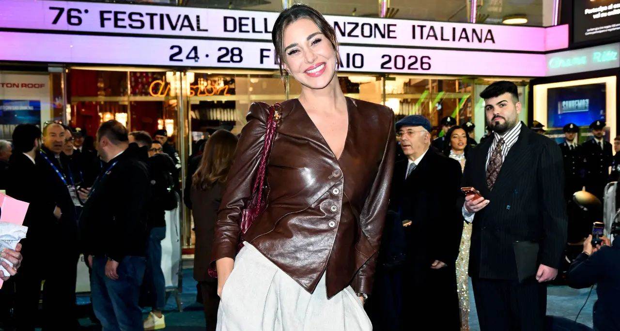 Belen all’Ariston, il cameo che diventa boomerang: entra a sorpresa, sbaglia il tempo e il playback si vede\n