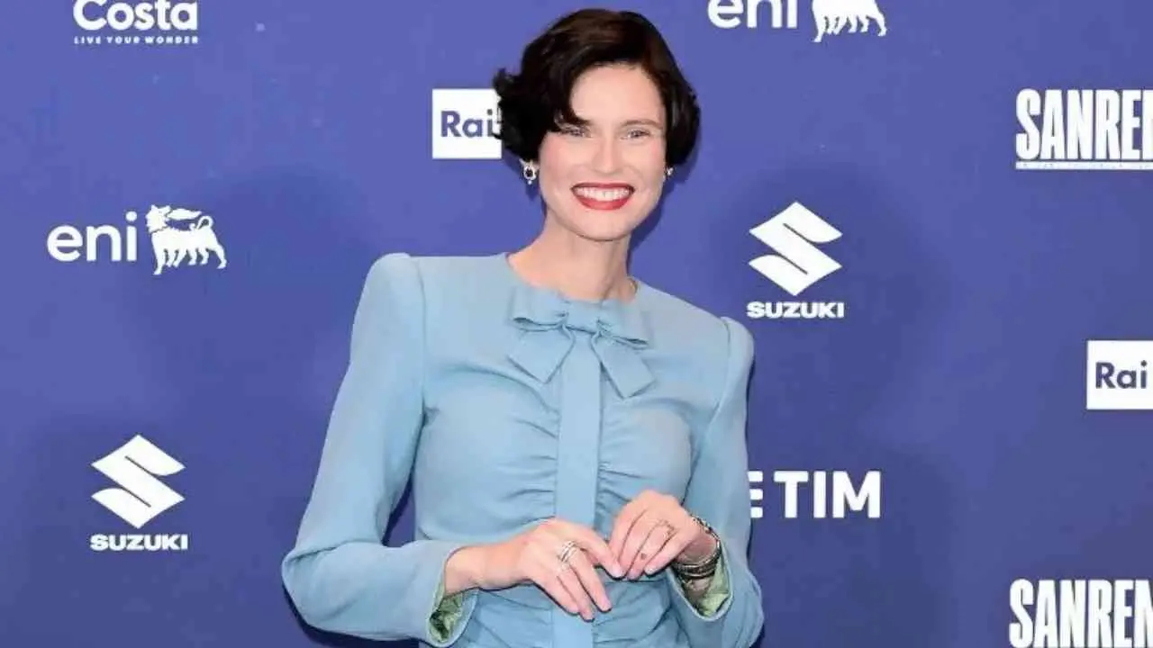 Sanremo 2026, l’emozione di Bianca Balti: «Un anno di lotte e rinascite, oggi celebro la vita»\n