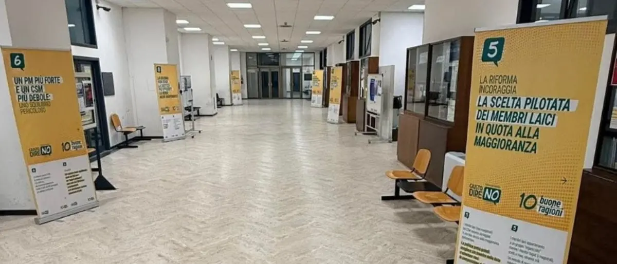 Referendum, OCF e Camera Penale di Cosenza contro i cartelloni del No in tribunale\n