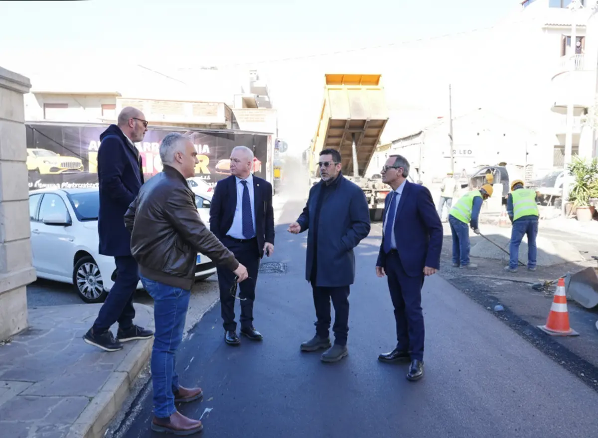 Reggio, “Strada facendo” entra nel vivo: via al rifacimento del manto sulla direttrice San Leo-Pellaro\n