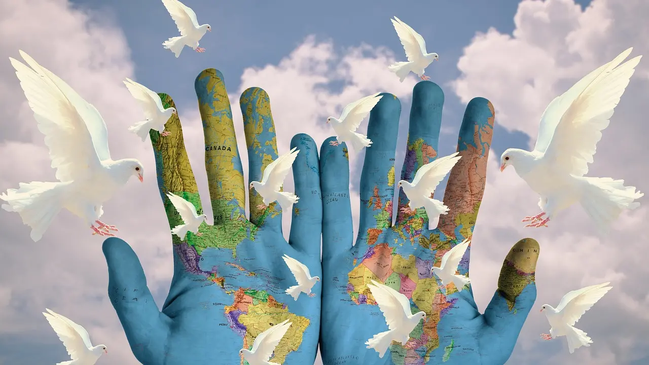 Guerra, indifferenza e resa morale: da Teheran a Cutro il male è la normalità ma la vera rivoluzione è la pace\n