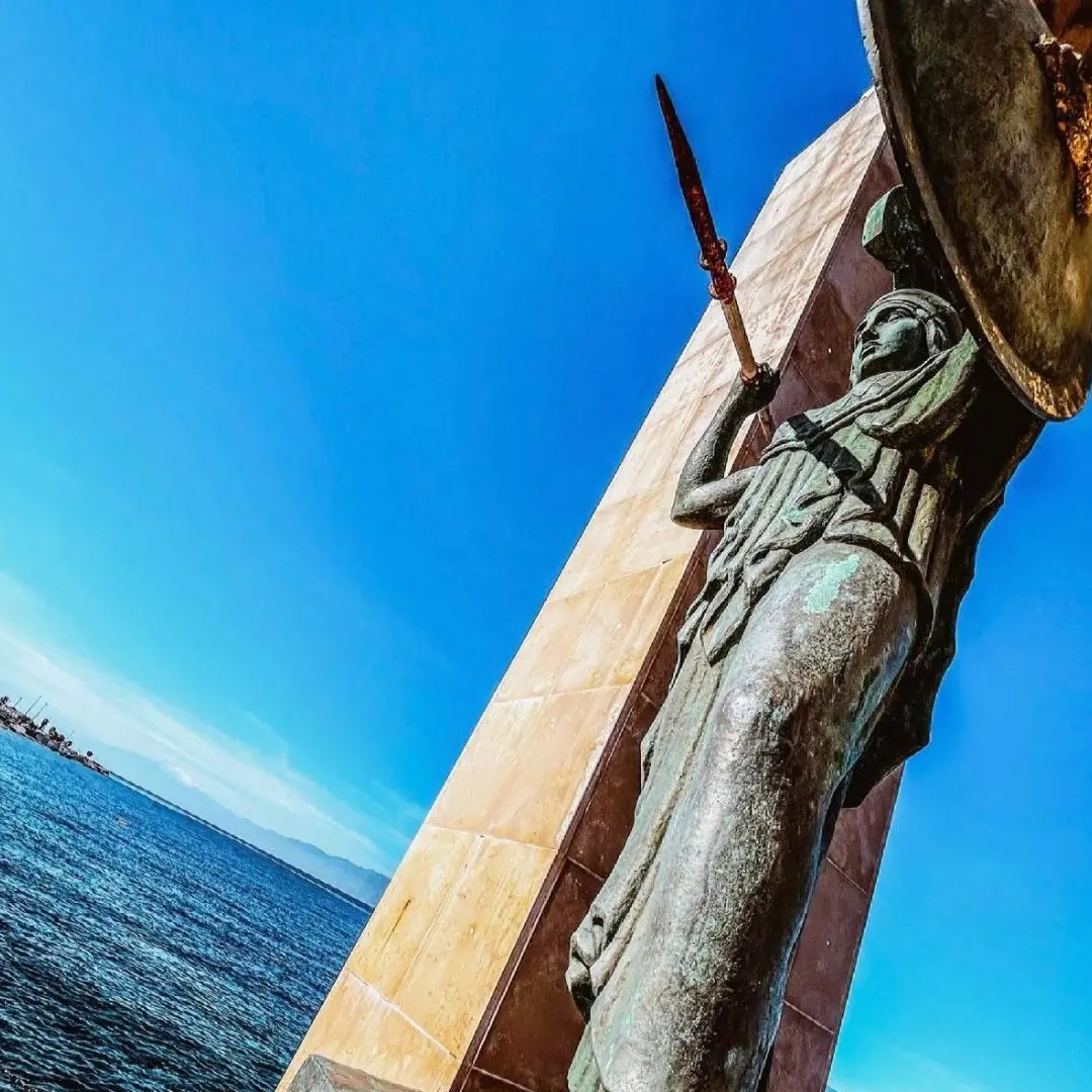 Athena, custode d’eterno splendore\n