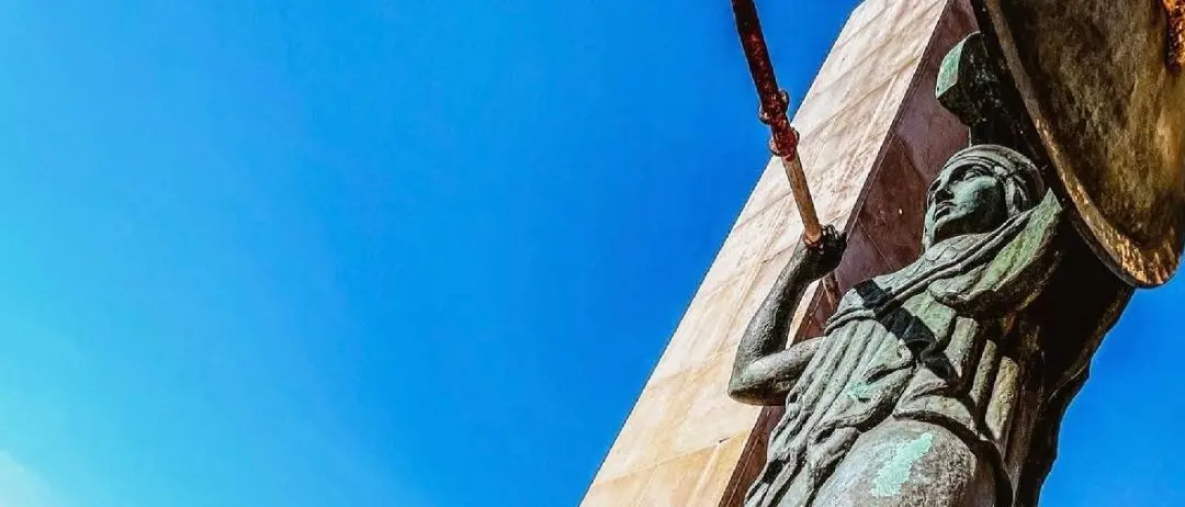 Athena, custode d’eterno splendore\n