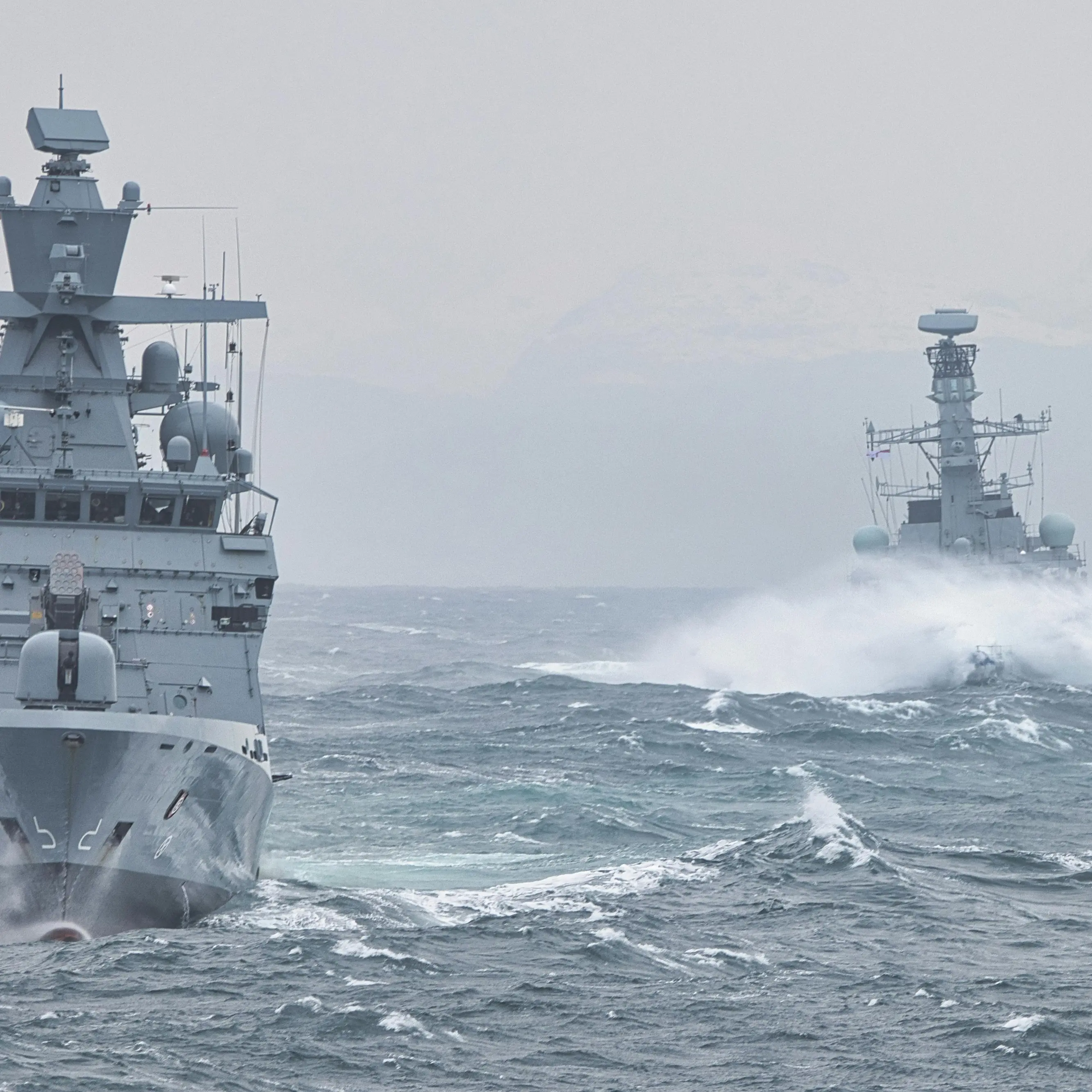 La flotta Usa pronta ad attaccare l’Iran, Trump: «Non voglio una soluzione militare ma a volte serve»\n