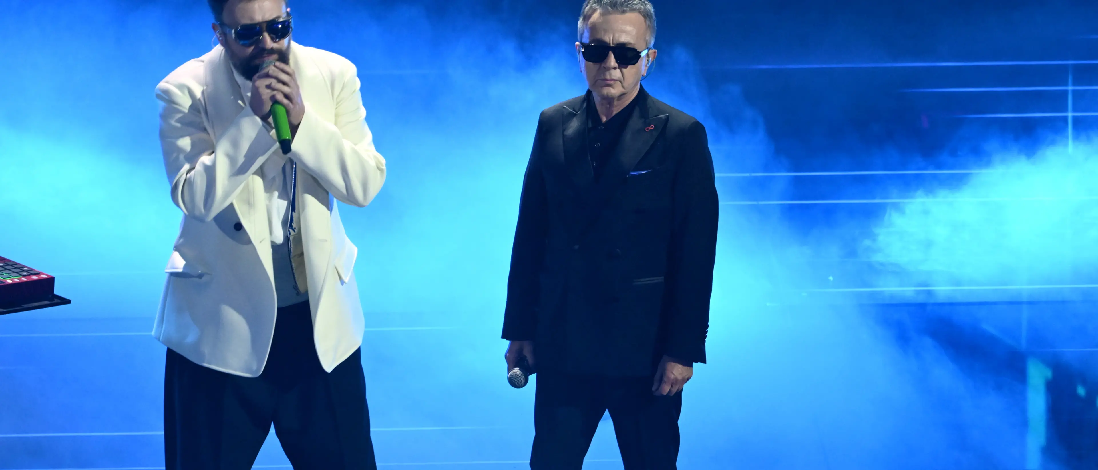 Dargen, Pupo e Bosso mischiano “Su di noi” con “Il disertore”: la cover diventa un comizio d’autore\n