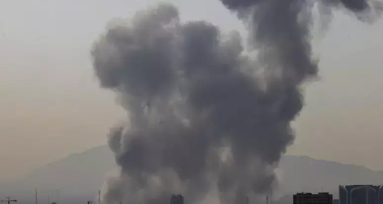 <p>Israele e Usa <span style=\"color:hsl(0,75%,60%);\">bombardano l’Iran</span>, è guerra in Medioriente. Trump: «Non avranno il nucleare» – <span style=\"color:hsl(0, 75%, 60%);\">LIVE</span></p>