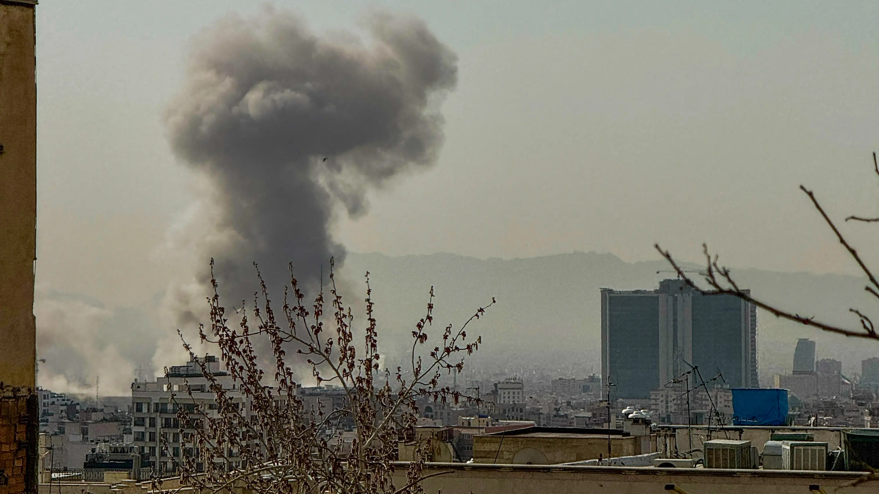 <p>Esplosioni a Teheran (foto Ipa)</p>\\n , Middle East Images/ABACA