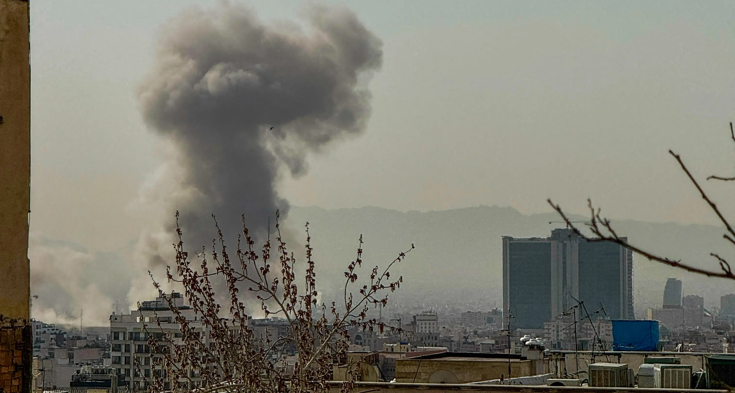 <p>Israele e Usa <span style=\"color:hsl(0, 75%, 60%);\">bombardano l’Iran </span>(che risponde agli attacchi), è guerra in Medioriente. Trump: «Non avranno il nucleare» – <span style=\"color:hsl(0, 75%, 60%);\">LIVE </span></p>