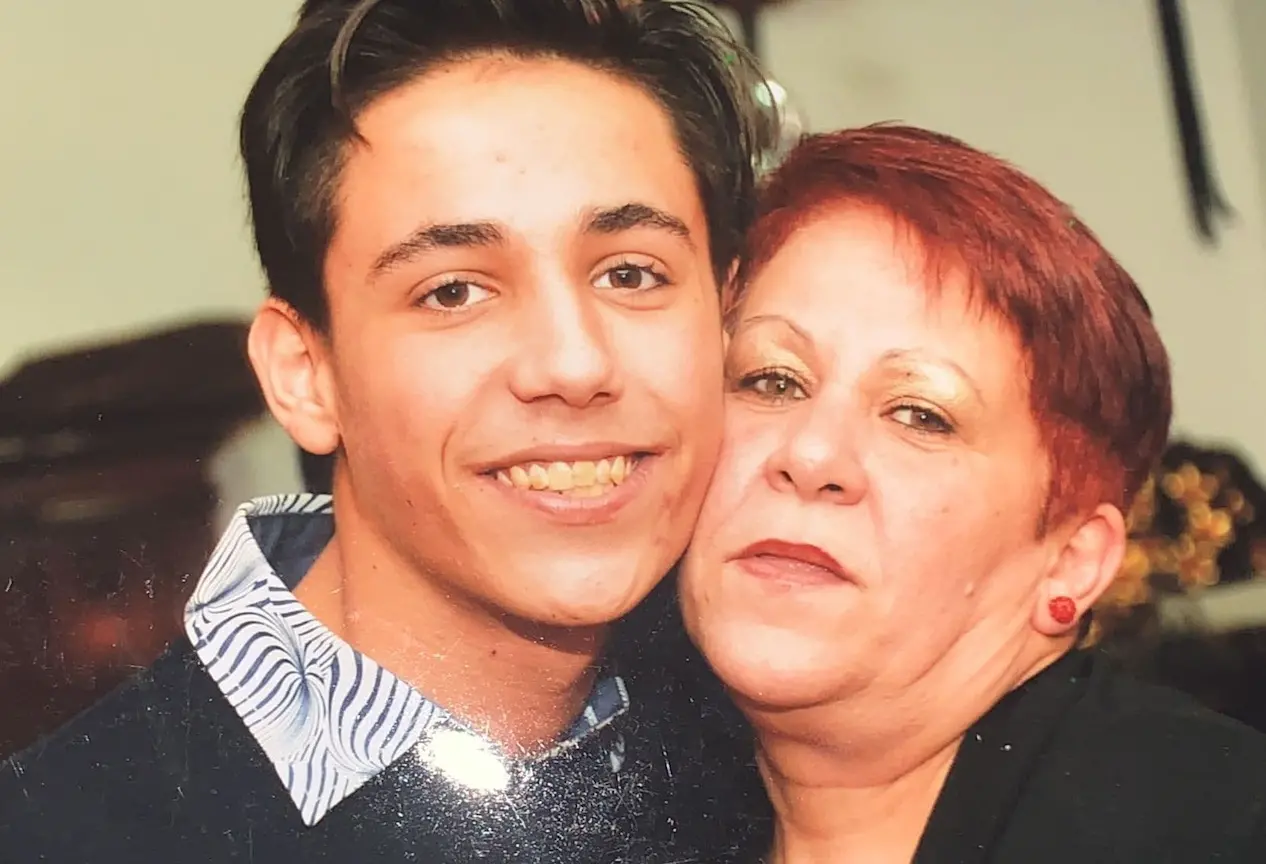 Gerocarne, nel racconto di una mamma il dramma del bullismo: «Lo chiamavano storpio, gli dicevano “devi morire”. E si uccise»\u00A0\n