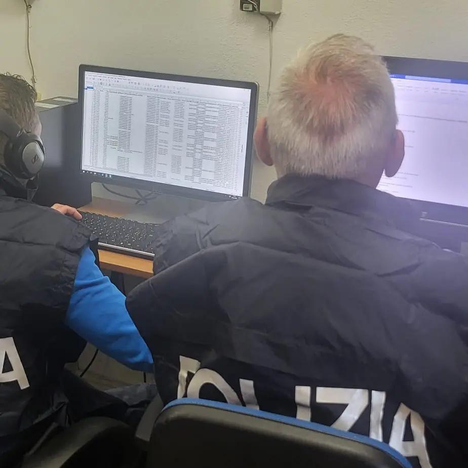 Falsi permessi di soggiorno, 10 indagati a Crotone: ci sono anche un avvocato e tre dipendenti della Prefettura –\u00A0NOMI\n