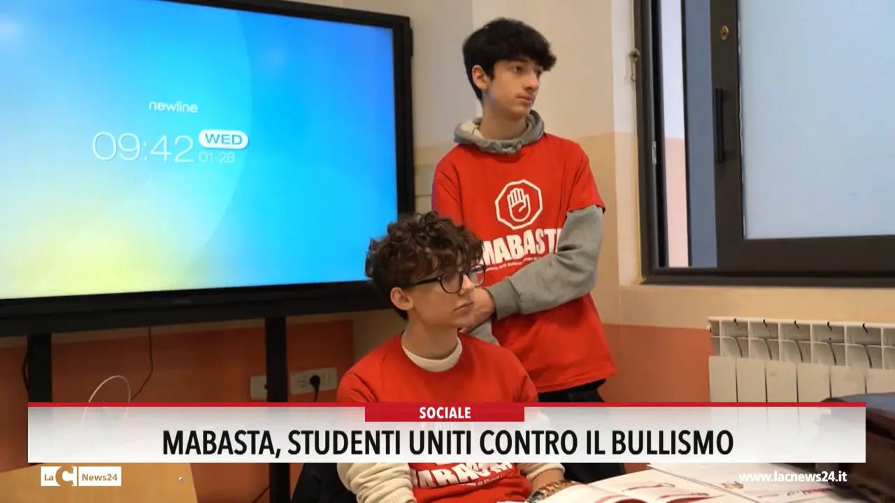 Mabasta, studenti uniti contro il bullismo