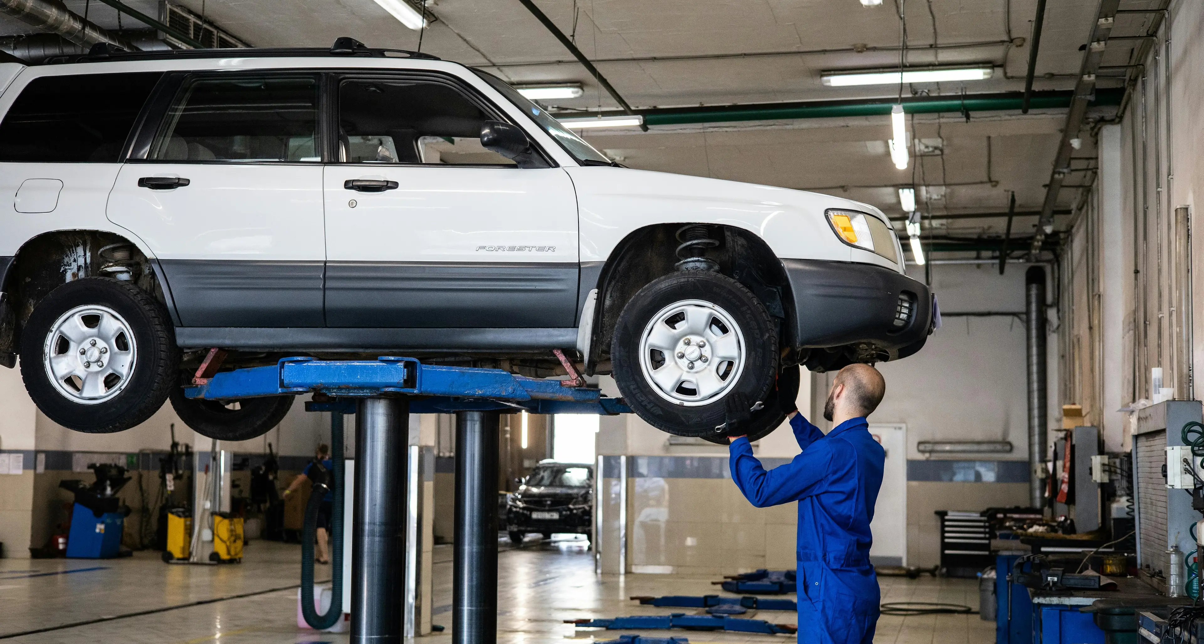 Mancano autoriparatori, in Calabria chiuse centinaia di officine: pesano costi di gestione e sviluppo tecnologico\n