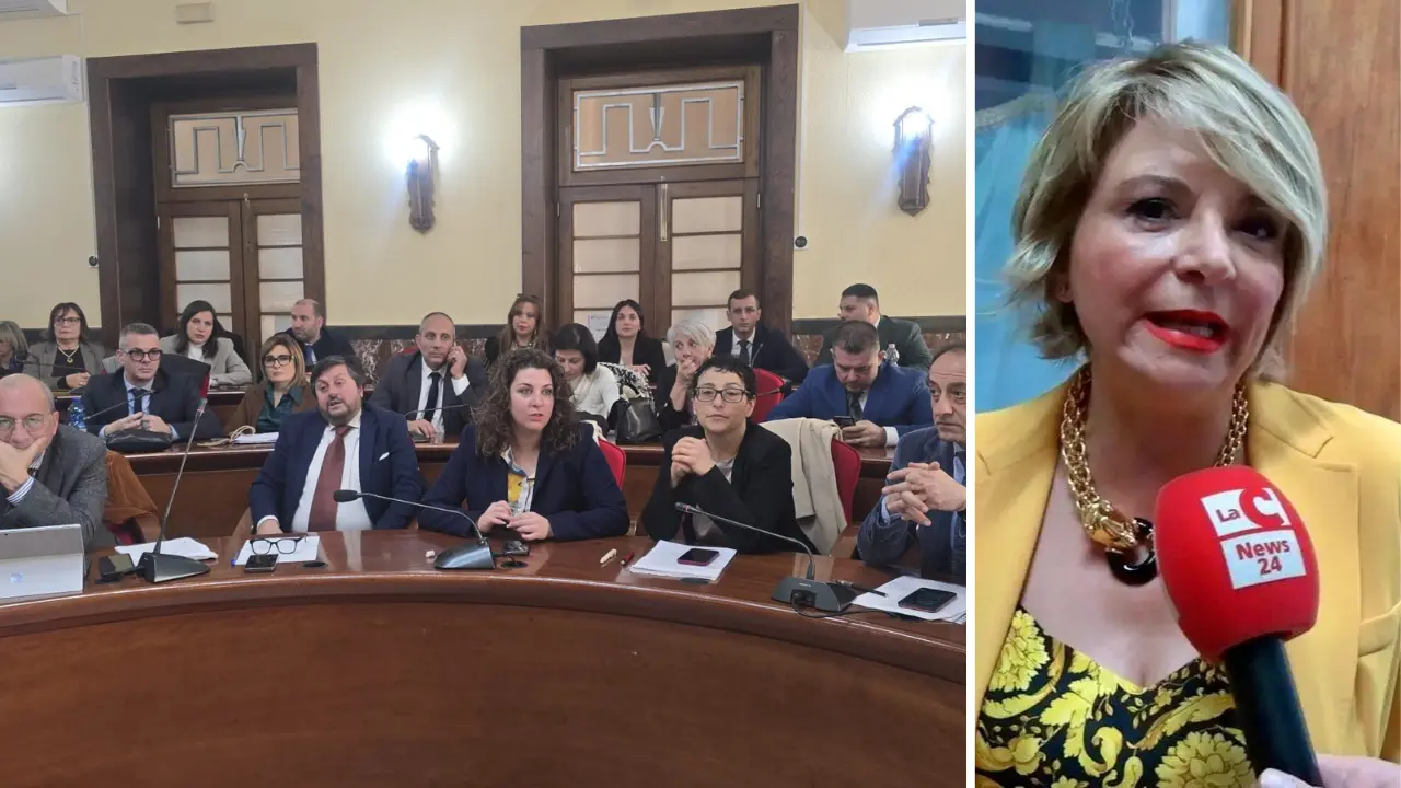 <p>I banchi della maggiorzanza in Comune e Maria Limardo</p>\\n