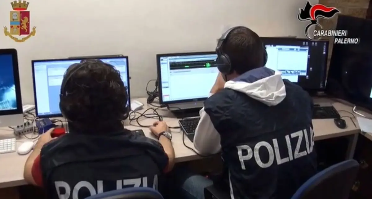 Inchiesta sull’immigrazione a Crotone, le spiate dalla Questura e le rivelazioni sull’intercettazione: «Hai il telefono sott’acqua»\n