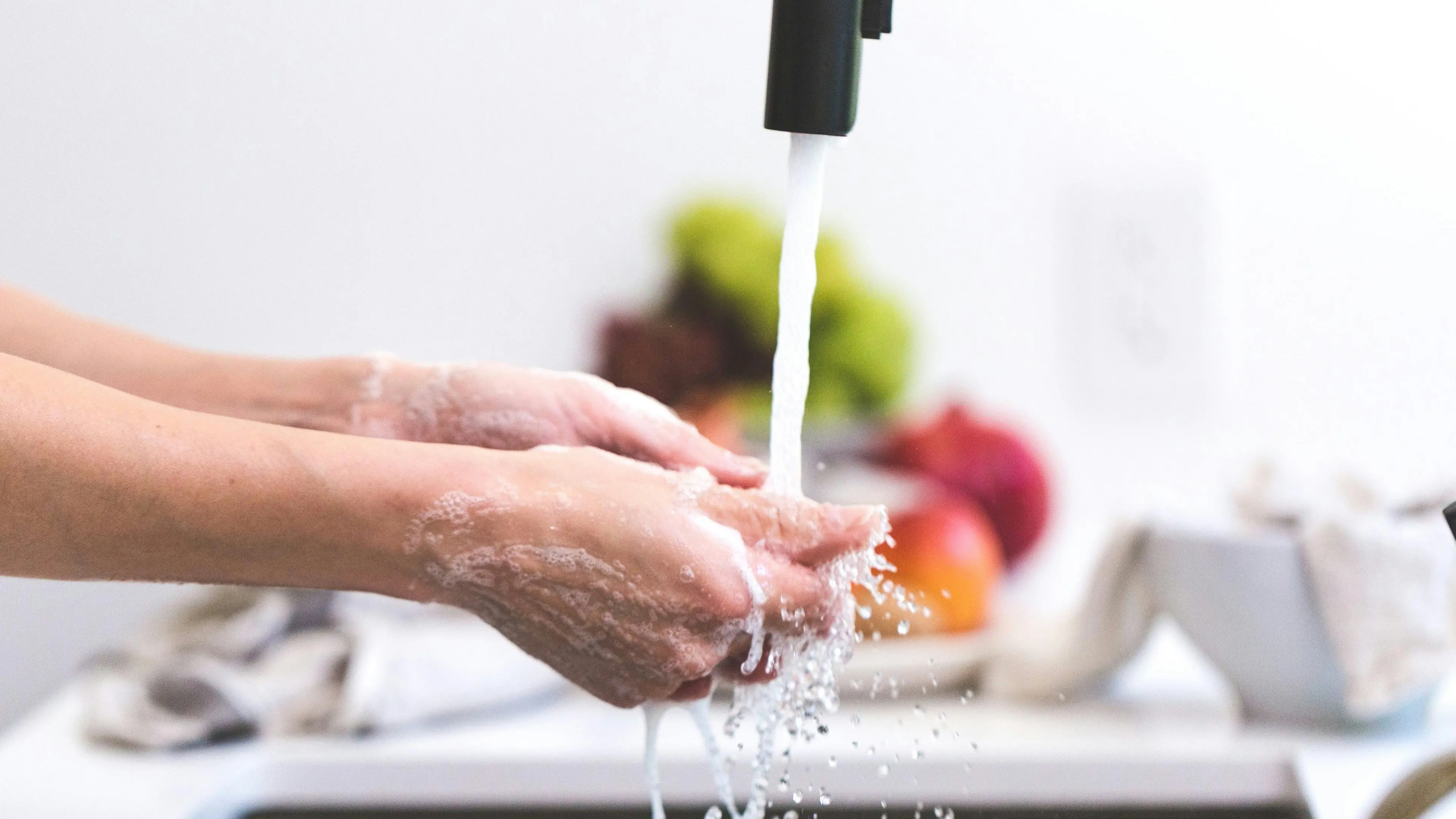 L’acqua in Calabria: tariffe in aumento, sprechi e il costo nascosto di un diritto negato\n