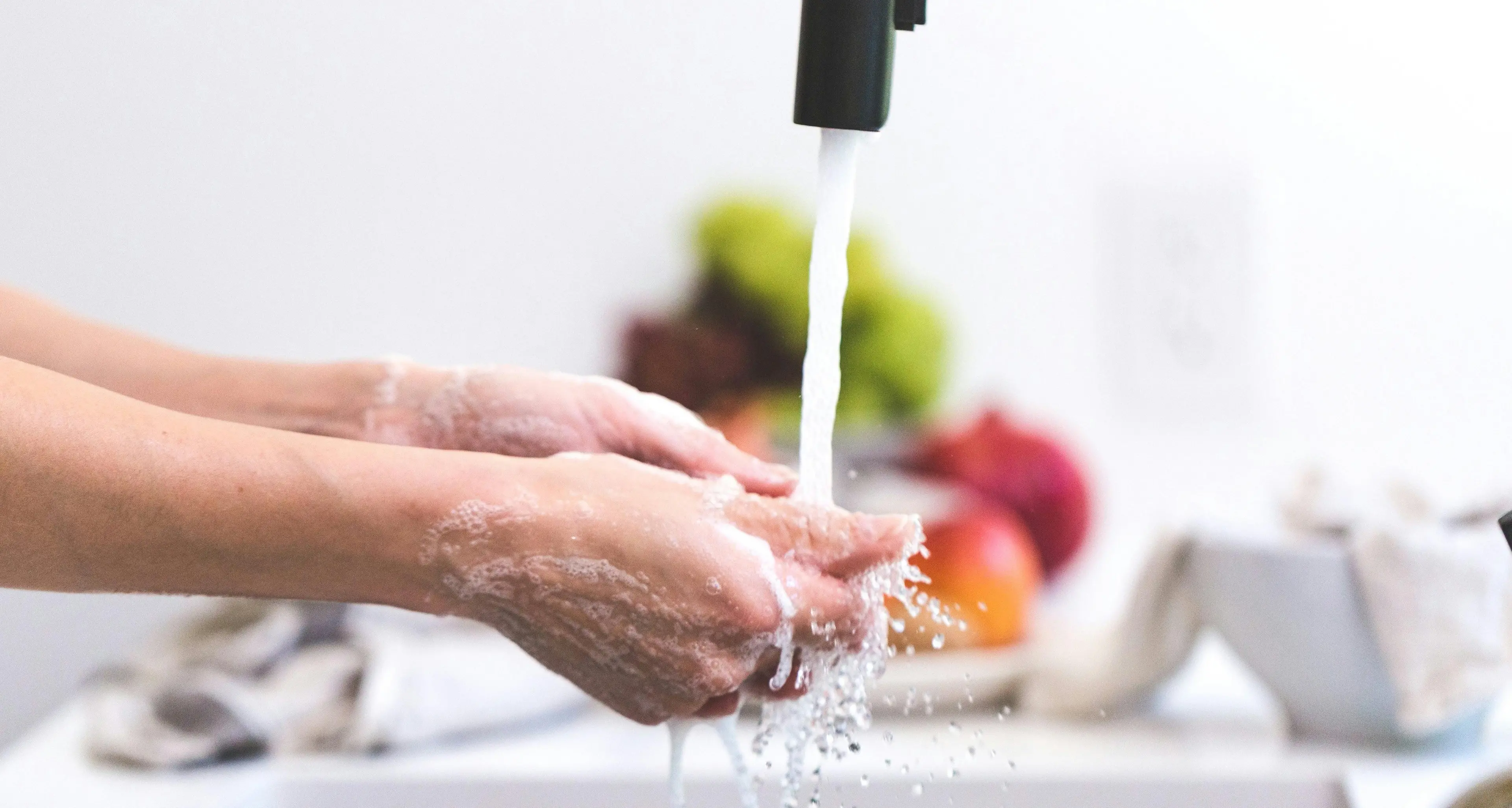 L’acqua in Calabria: tariffe in aumento, sprechi e il costo nascosto di un diritto negato\n