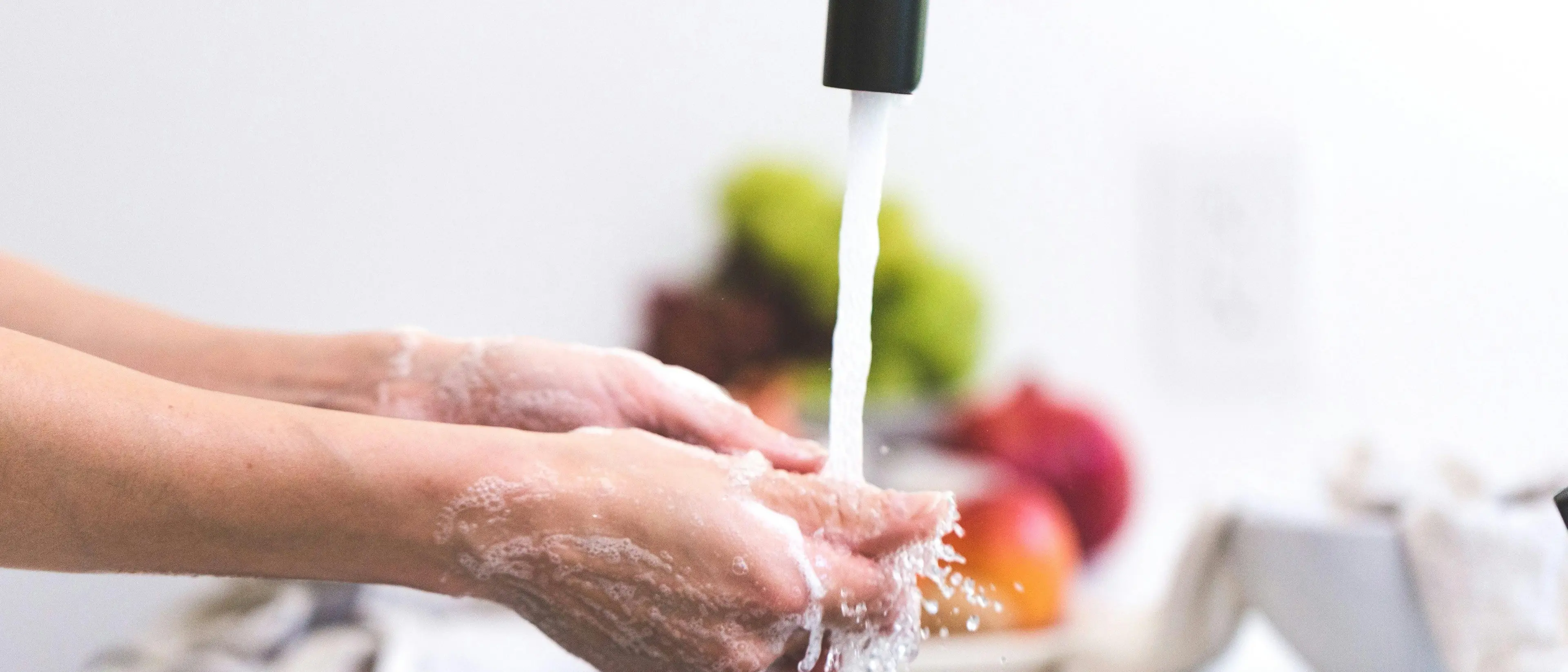 L’acqua in Calabria: tariffe in aumento, sprechi e il costo nascosto di un diritto negato\n