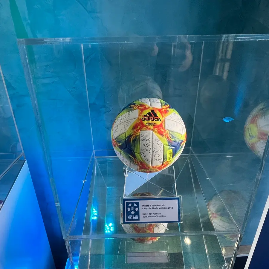 Sfumature “Azzurre” su Reggio per accogliere la nazionale di Calcio Femminile in campo al Granillo contro la Svezia - FOTO