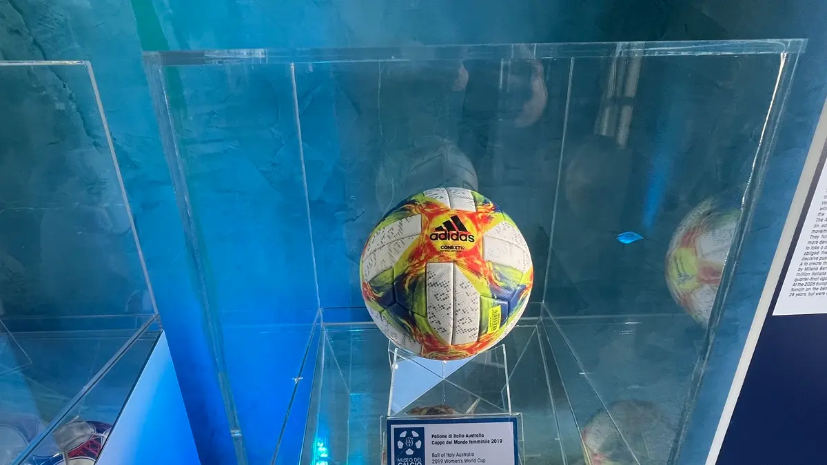 Sfumature “Azzurre” su Reggio per accogliere la nazionale di Calcio Femminile in campo al Granillo contro la Svezia - FOTO