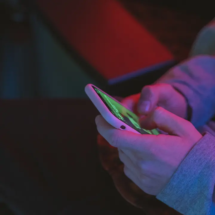 Adescato sui social, picchiato e rapinato: definitive le condanne nei confronti di madre e figlio di Vibo\n