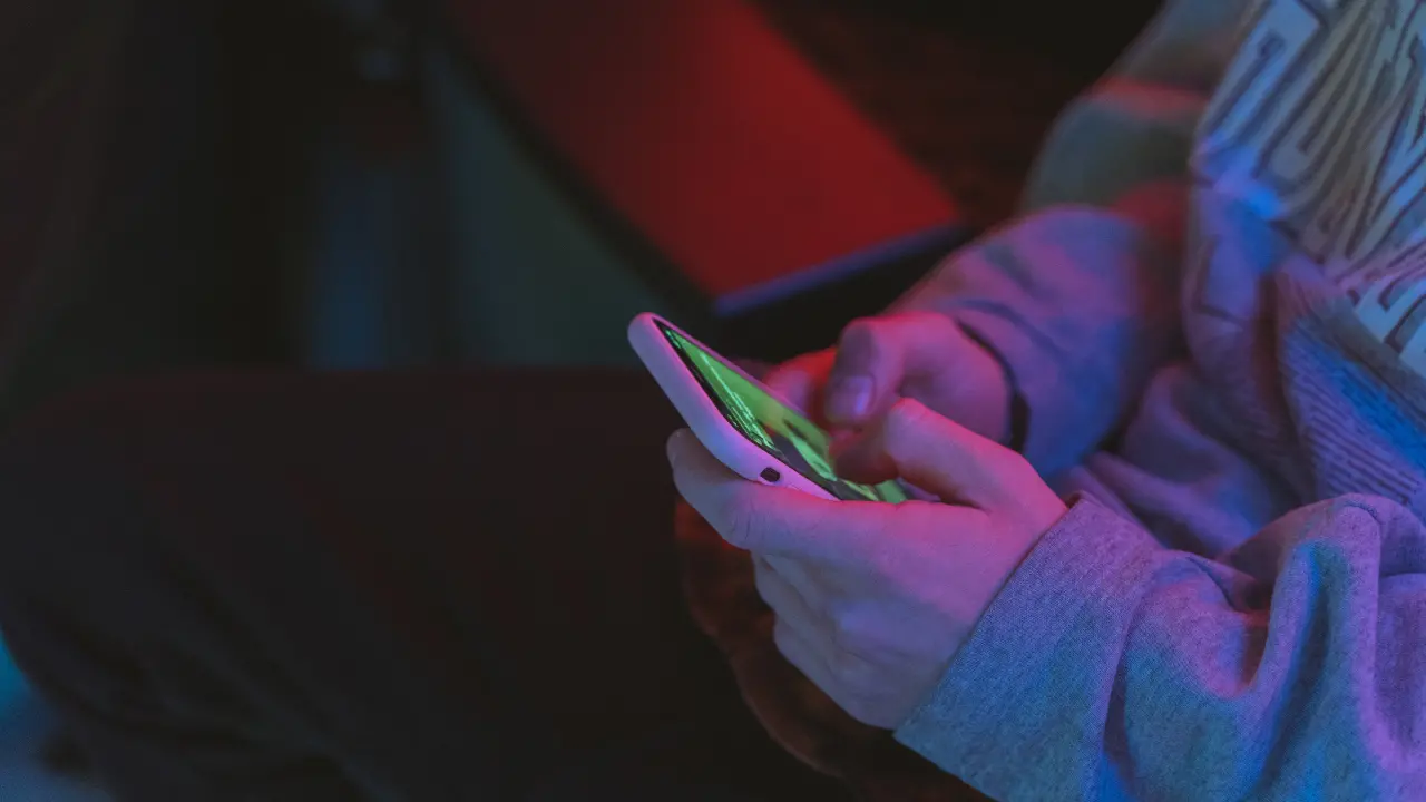 Adescato sui social, picchiato e rapinato: definitive le condanne nei confronti di madre e figlio di Vibo\n