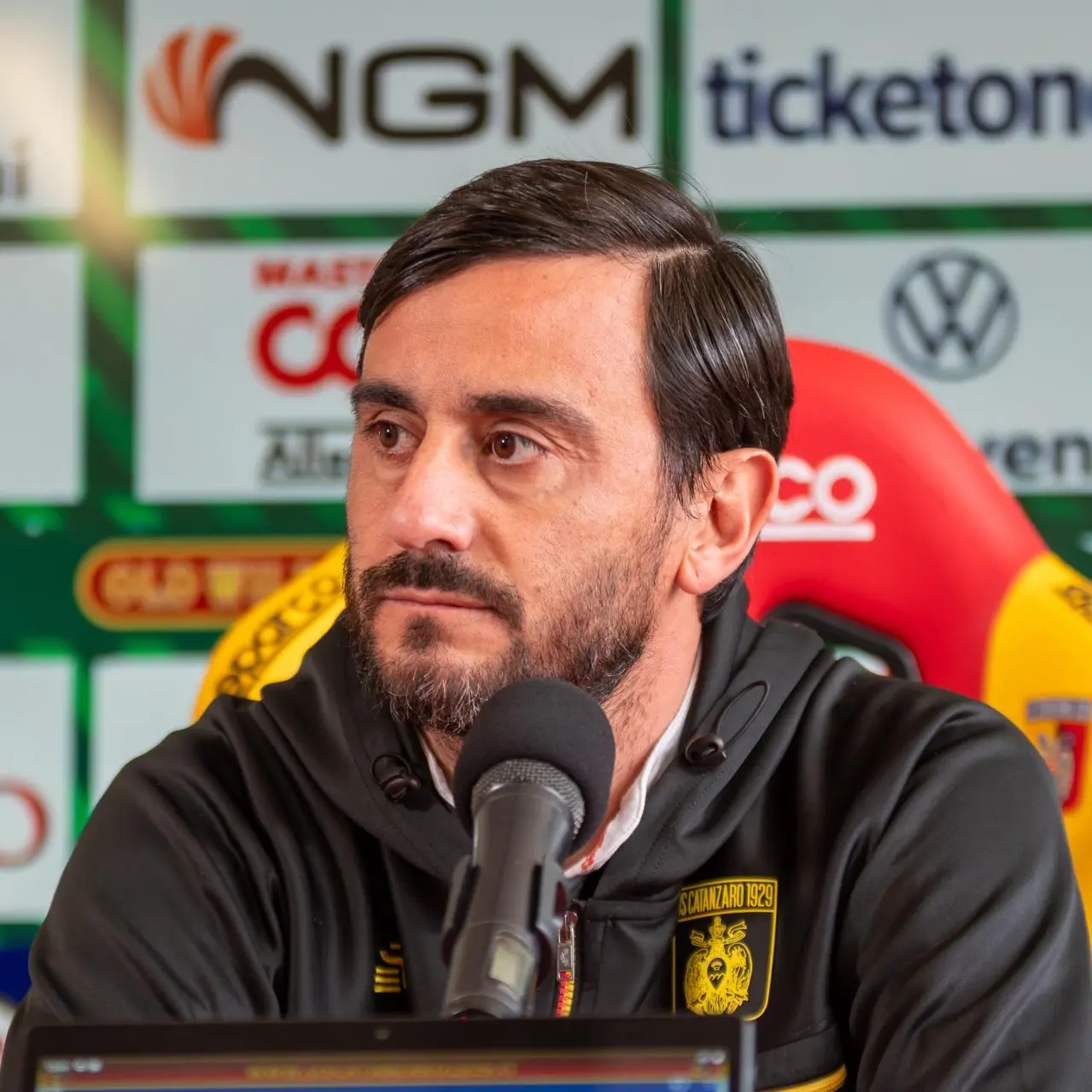 Il Catanzaro cerca il colpaccio col Frosinone, Aquilani: «Vincere per noi stessi, serve una gara incredibile»\n