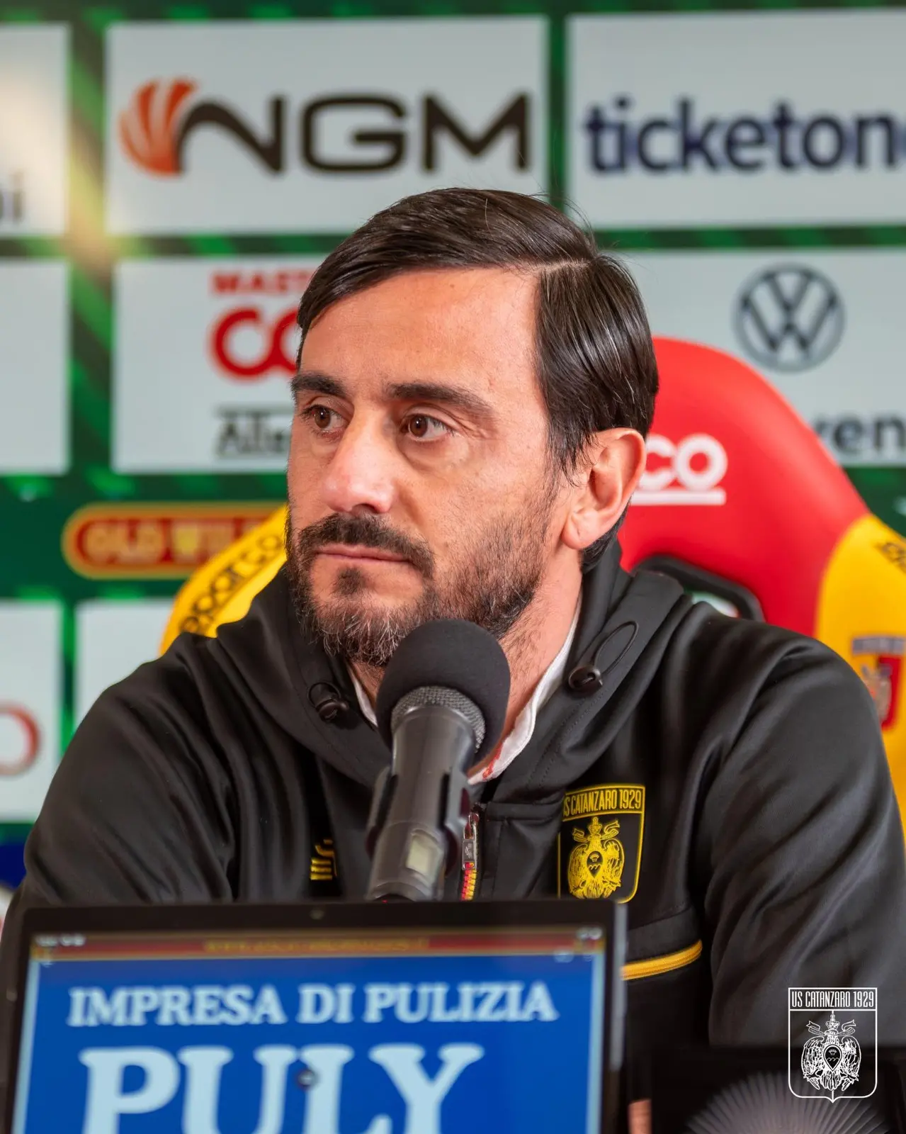 Il Catanzaro cerca il colpaccio col Frosinone, Aquilani: «Vincere per noi stessi, serve una gara incredibile»\n