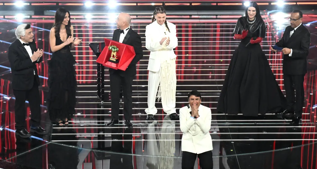 Non solo nostalgia, ma anche strategia:\u00A0il trionfo di Sal Da Vinci e qual racconto dal sapore di tradizione\n