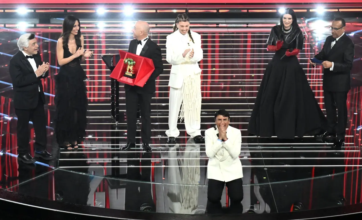 Non solo nostalgia, ma anche strategia:\u00A0il trionfo di Sal Da Vinci e quel racconto dal sapore di tradizione\n