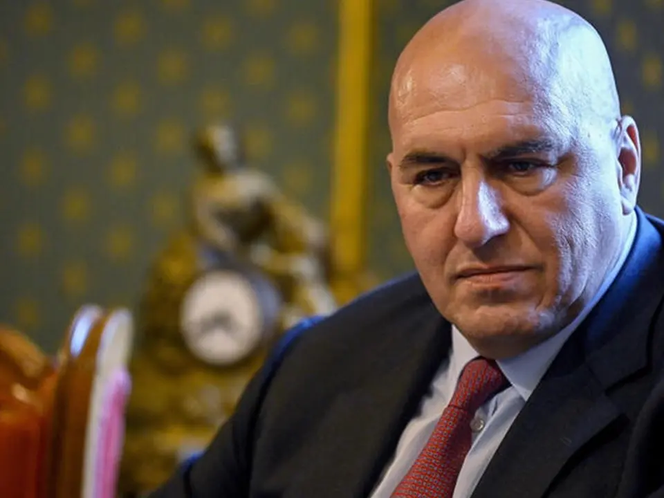 Guerra annunciata, il ministro Crosetto bloccato a Dubai: l’Italia spettatrice mentre il mondo trema