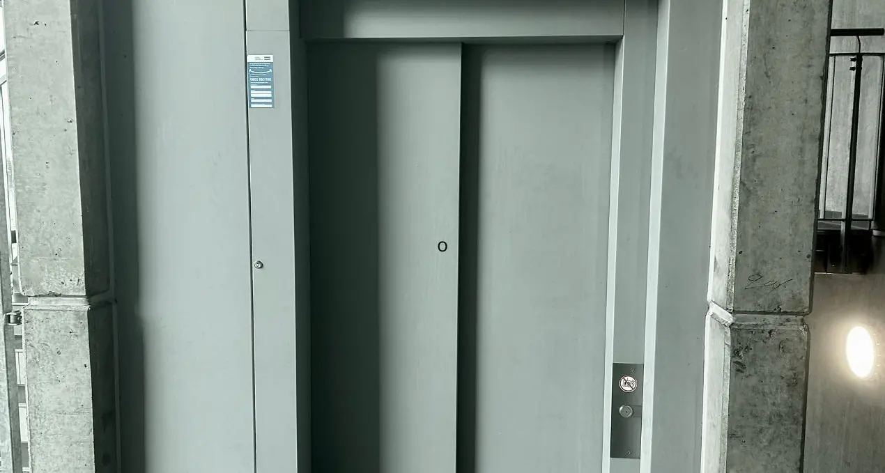 Filadelfia, senza gambe e “prigioniero” nella casa Aterp: ascensore fermo dal 2006, interviene il Comune\u00A0\n