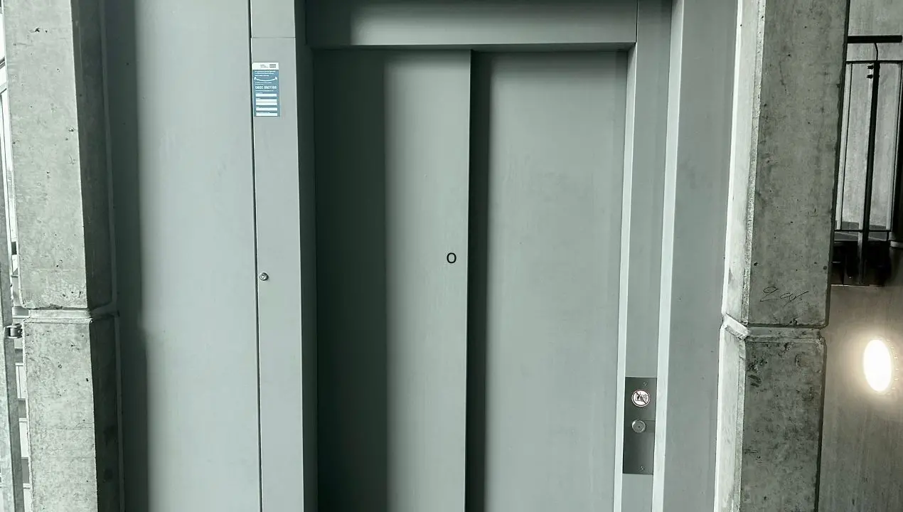 Filadelfia, senza gambe e “prigioniero” nella casa Aterp: ascensore fermo dal 2006, interviene il Comune\u00A0\n