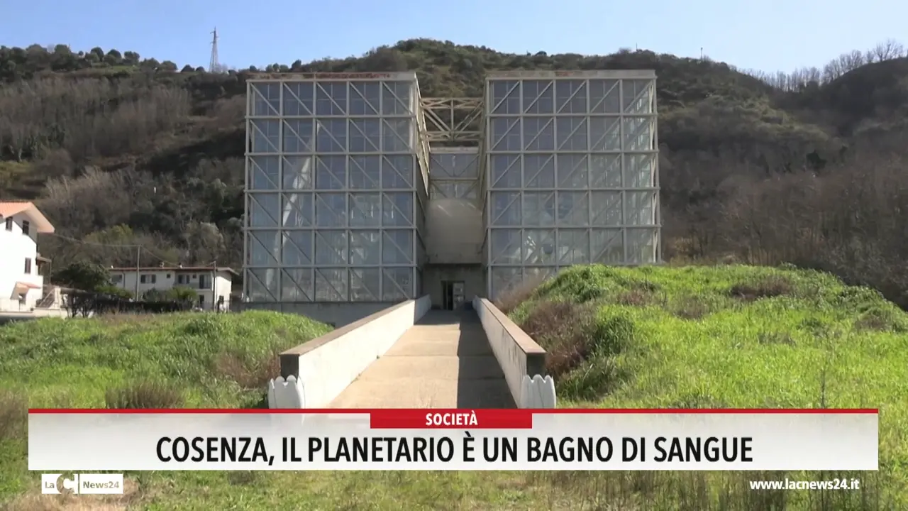 Cosenza, il Planetario è un bagno di sangue