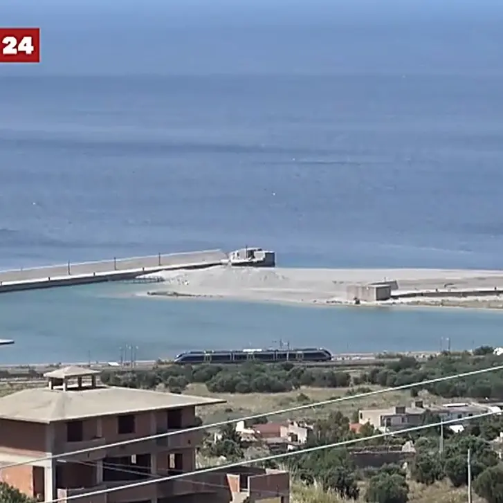 Porto di Saline, Cuzzola:\u00A0\n\nSe l’infrastruttura\u00A0verrà resa operativa, non possiamo permetterci che\u00A0torni al silenzio»\n\n\n