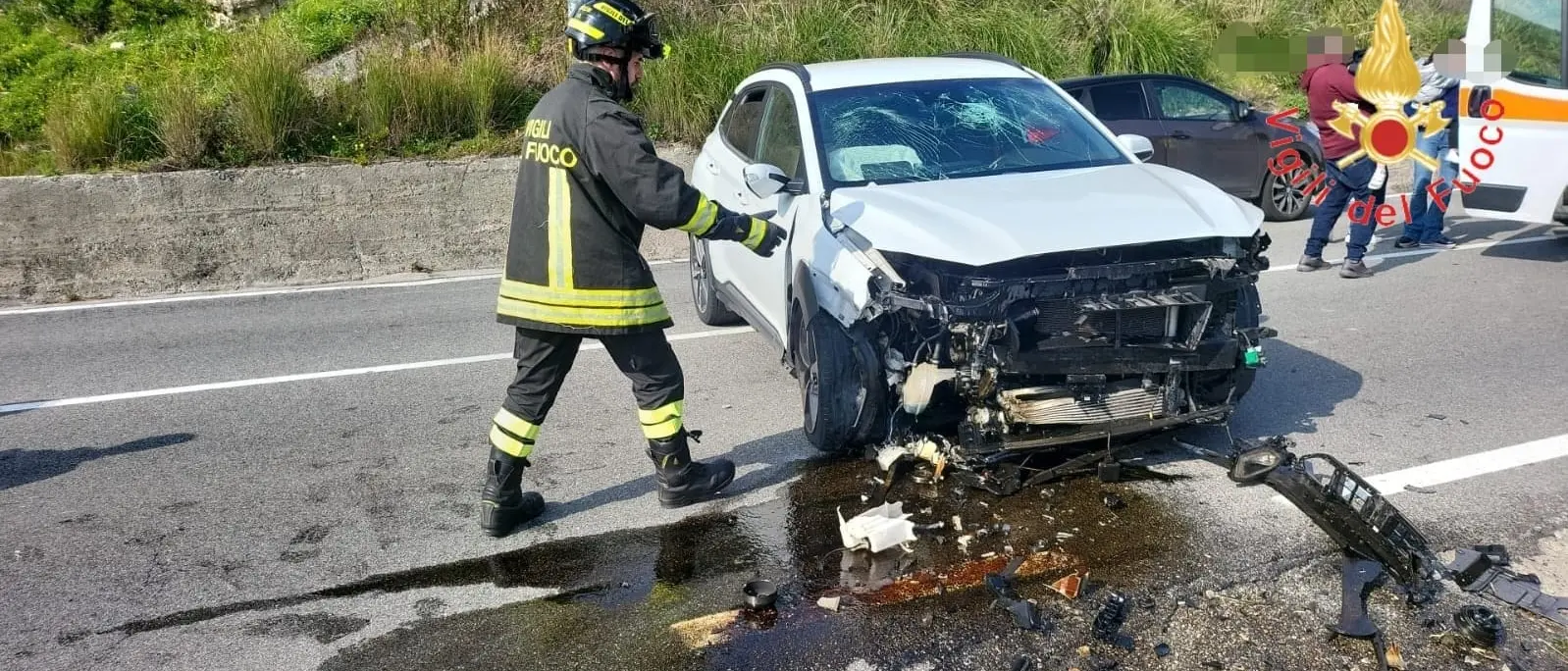 Incidente\u00A0a Catanzaro: auto impatta contro un muro in via dei Tulipani, feriti lievi tre bambini\n