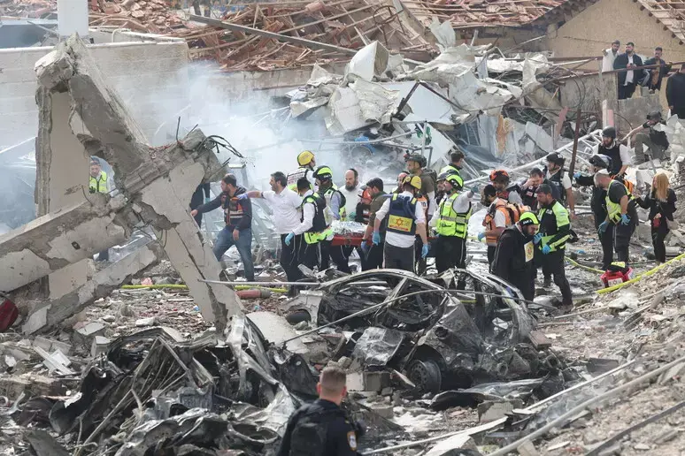 I paesi del G7 contro l'Iran:\u00A0chiedono lo stop immediato degli attacchi\n