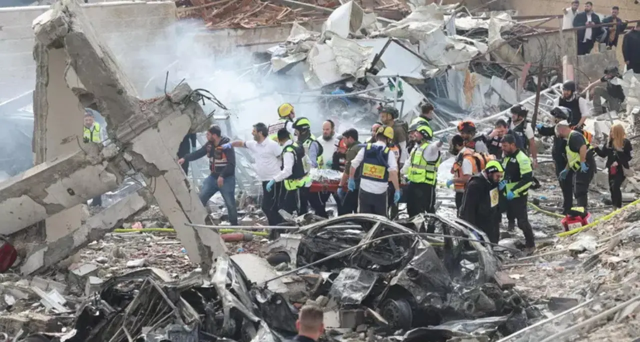 <p>Iran, morto Khamenei. Ucciso anche l’ex presidente Ahmadinejad. Crosetto rientra in Italia con un volo militare – <span style=\"color:hsl(0, 75%, 60%);\">LIVE</span></p>