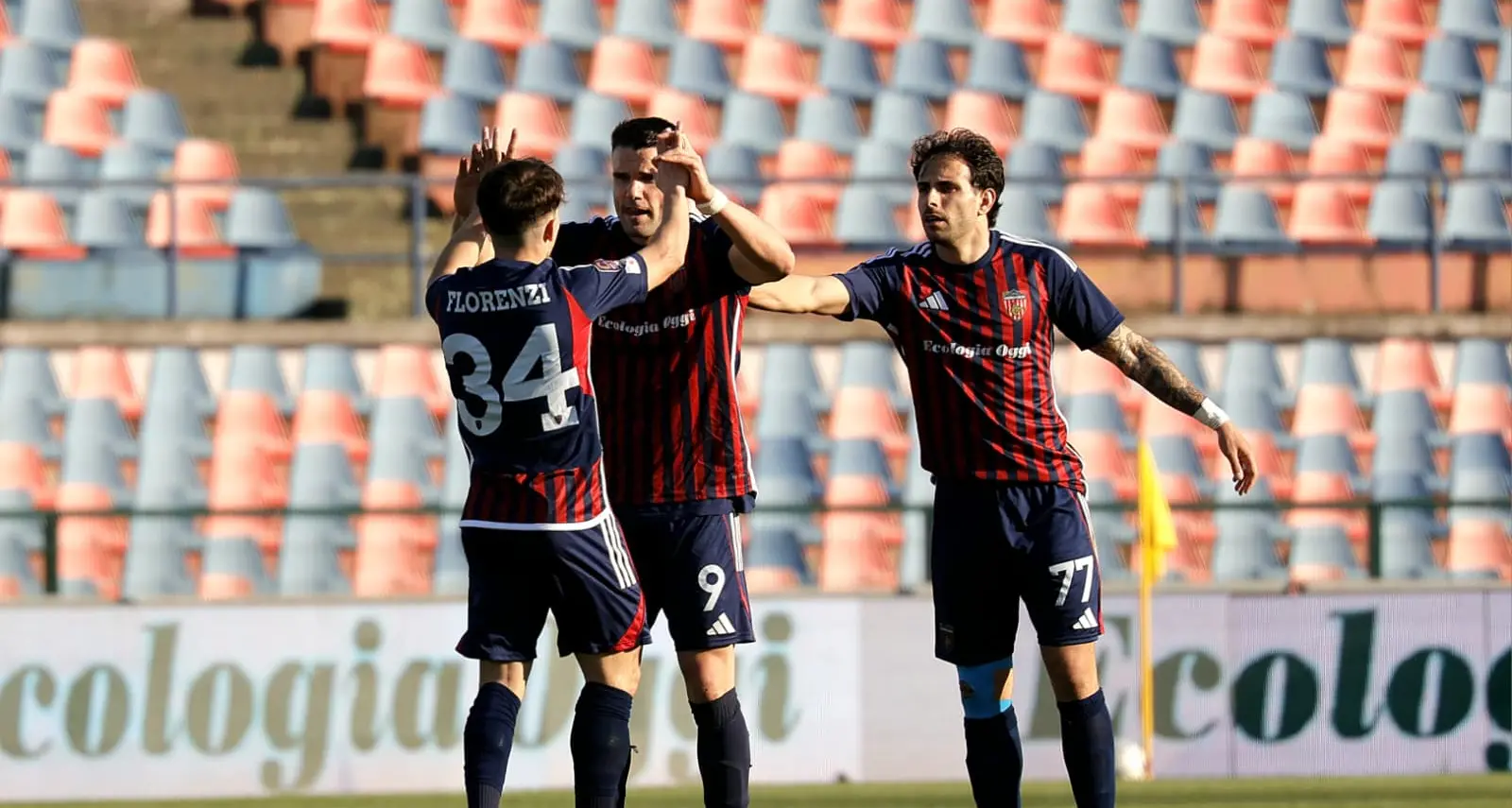 Cosenza, che fatica! Battuto 3-2 il Sorrento e ora la Salernitana è a un solo punto