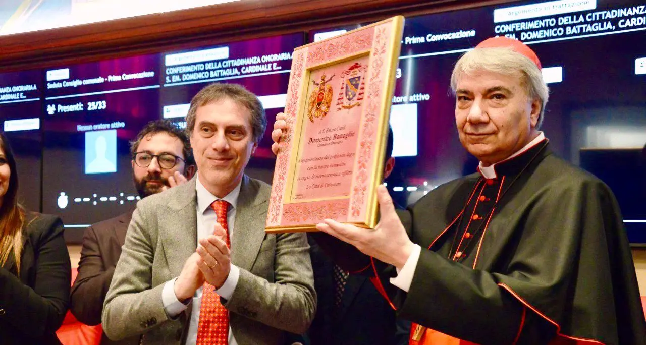 Bassorilievo in argento donato al cardinale Battaglia, Fiorita ringrazia il maestro Michele Affidato\n