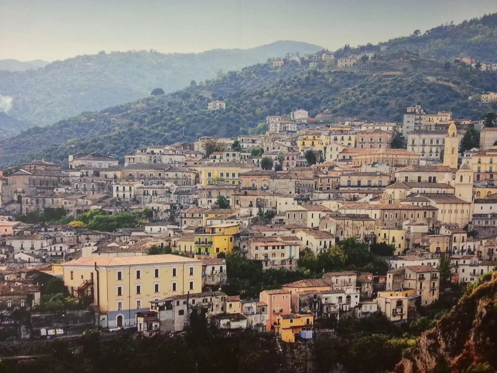 Rossano centro storico sotto assedio: colpi a raffica nelle case del paese\n