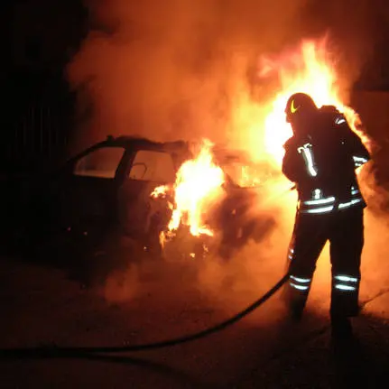 <p>Auto in fiamme nella notte a Scalea: il proprietario è un esponente politico</p>