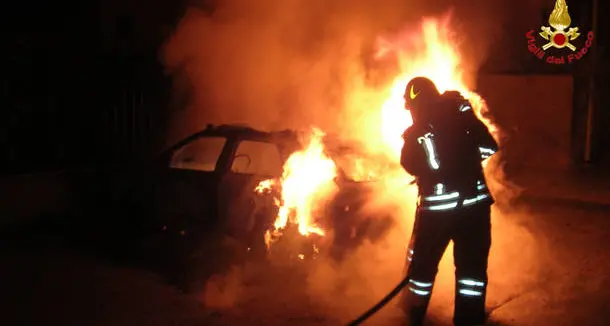 Scalea, in fiamme nella notte l’auto di un esponente politico\n