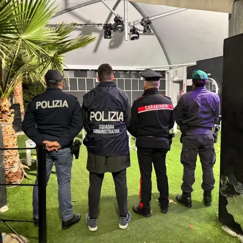 Stretta sulla movida a Catanzaro, sanzioni ad una nota discoteca: sicurezza carente e alcolici dopo l’orario consentito\u00A0\n