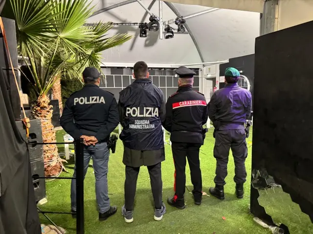 Stretta sulla movida a Catanzaro, sanzioni ad una nota discoteca: sicurezza carente e alcolici dopo l’orario consentito\u00A0\n