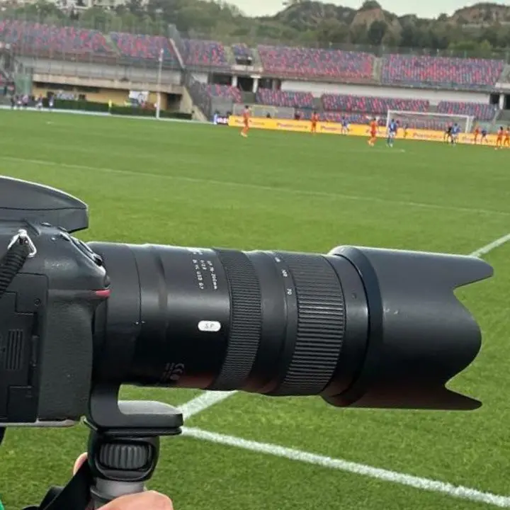 Più che uno scatto, forse serve un passaggio: il Cosenza e la filosofia del fotografo «automunito»\n